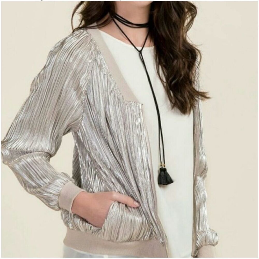 Womens Francesca’s Francescas  Metallic Gold Cassie Pleated Bomber Jacket - Sz S